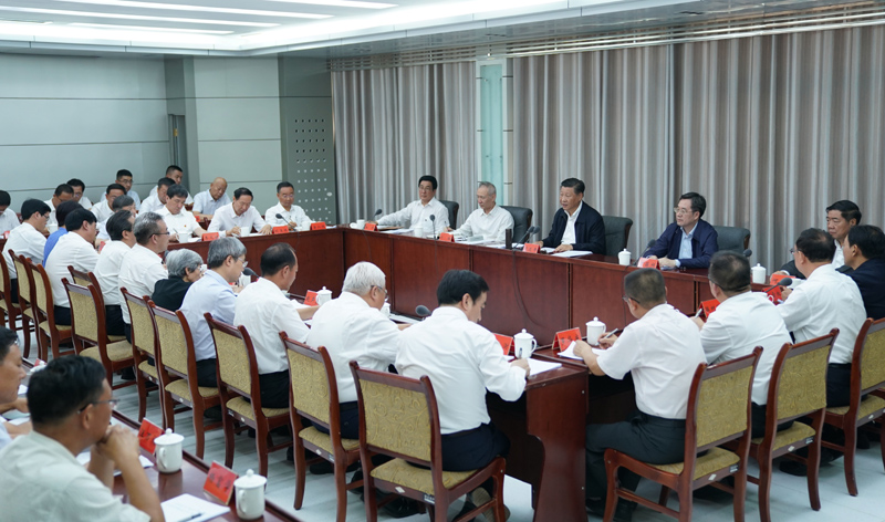 8月19日至22日，中共中央總書記、國家主席、中央軍委主席習(xí)近平在甘肅考察。這是19日下午，習(xí)近平在敦煌研究院同有關(guān)專家、學(xué)者和文化單位代表座談并發(fā)表重要講話。