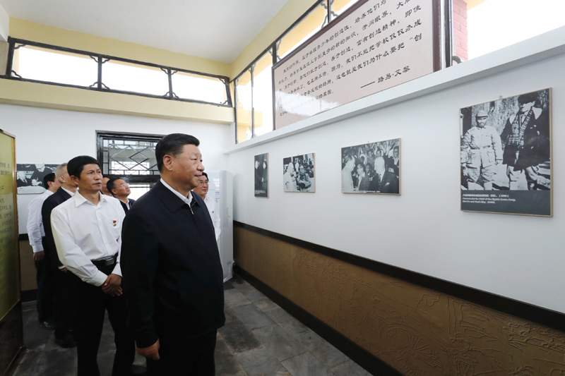 8月19日至22日，中共中央總書記、國家主席、中央軍委主席習(xí)近平在甘肅考察。這是20日下午，習(xí)近平在張掖市山丹培黎學(xué)校參觀學(xué)校創(chuàng)辦人路易·艾黎故居。