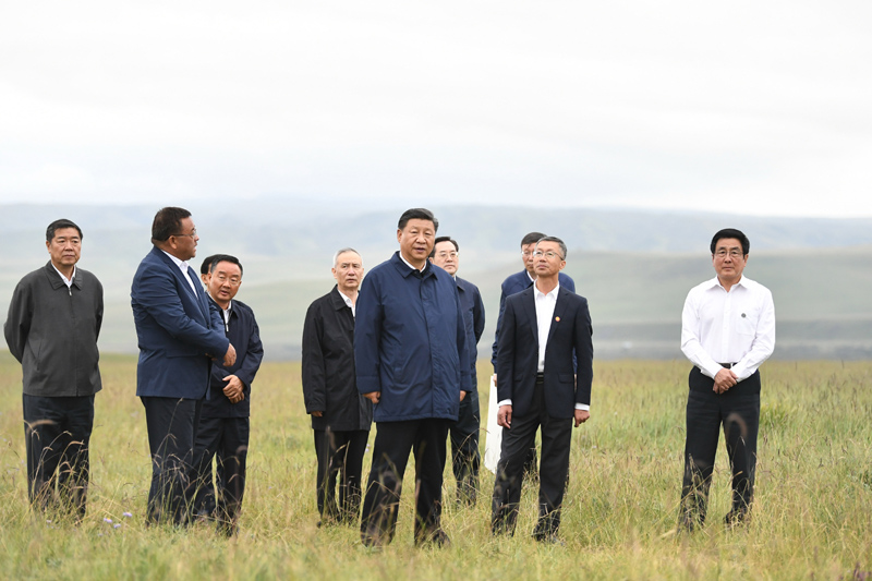 8月19日至22日，中共中央總書記、國家主席、中央軍委主席習(xí)近平在甘肅考察。這是20日下午，習(xí)近平在中農(nóng)發(fā)山丹馬場有限責(zé)任公司一場考察，實地了解祁連山生態(tài)環(huán)境恢復(fù)和保護情況。
