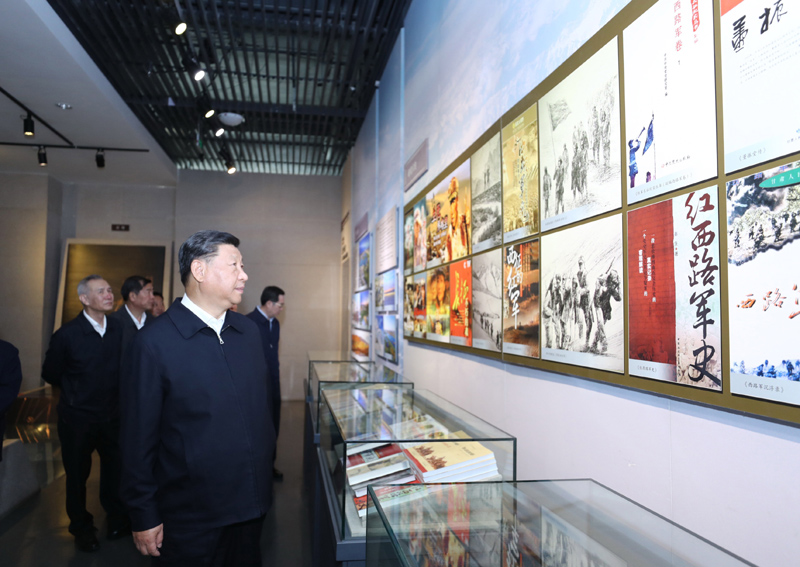8月19日至22日，中共中央總書記、國家主席、中央軍委主席習(xí)近平在甘肅考察。這是20日上午，習(xí)近平在張掖市高臺縣參觀中國工農(nóng)紅軍西路軍紀念館。